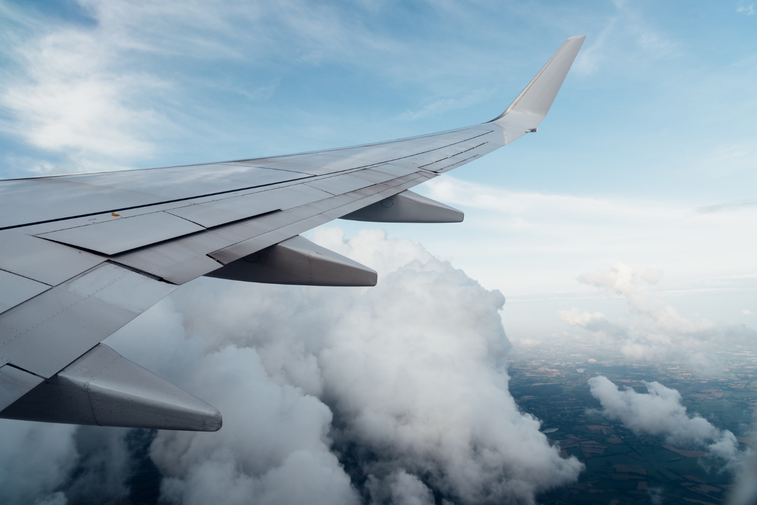 O que é atitude, altitude e velocidade no voo: entenda os conceitos básicos