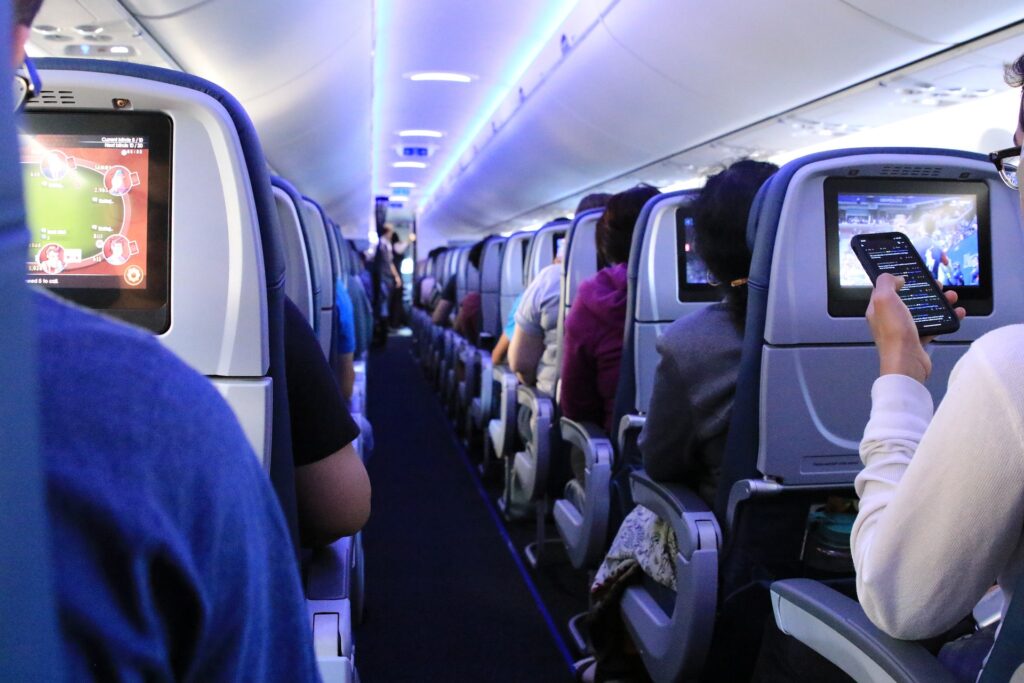 Como funcionam os comandos de avião na prática