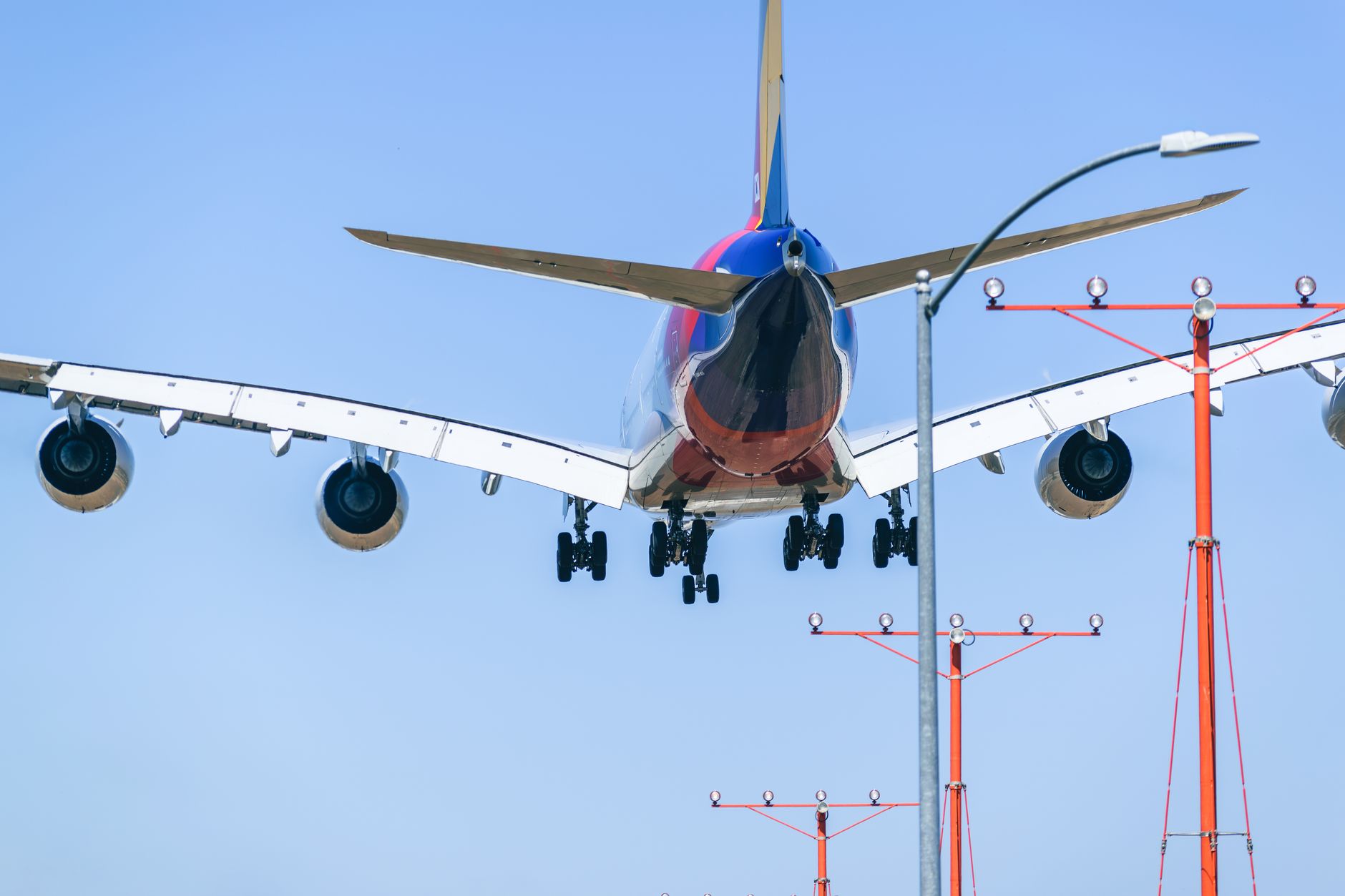 Como funciona uma aterrissagem de avião: da aproximação ao toque na pista